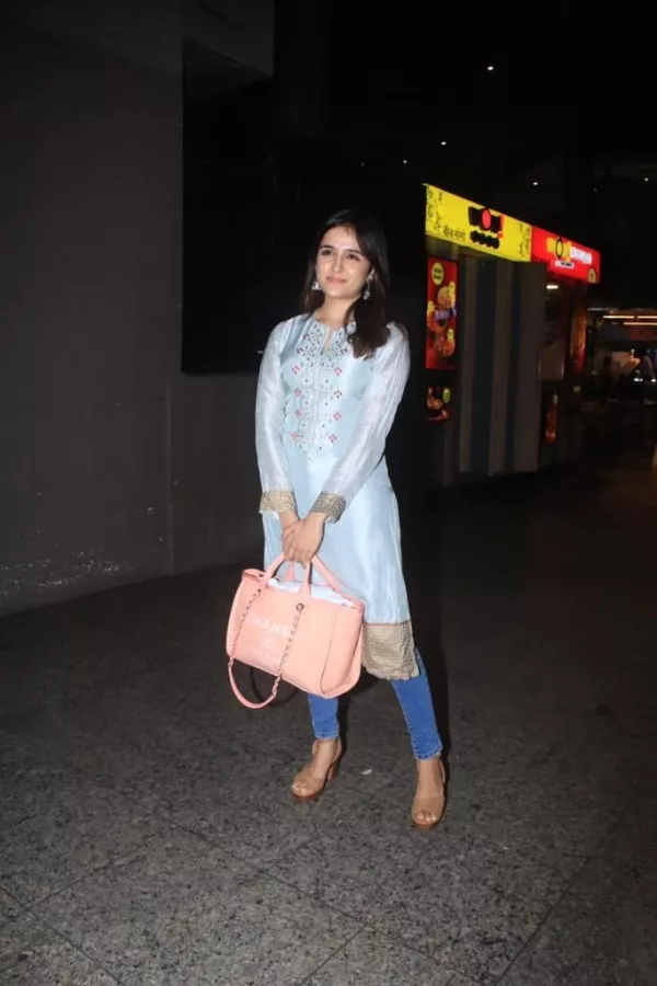 Singer and actor Shirley Setia gets clicked at the airport as she returns from Hyderabad