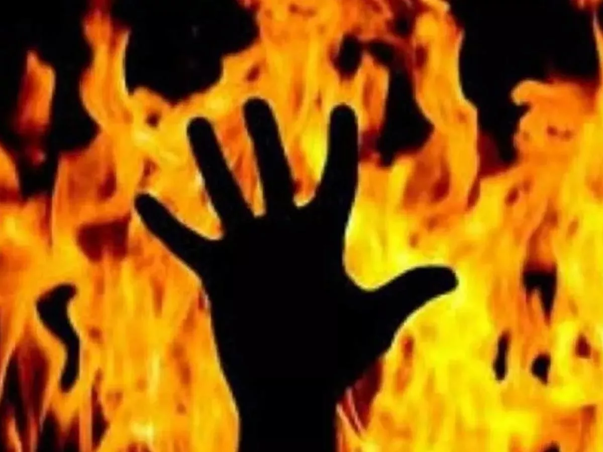 Shamshabad Crime: A woman was doused with petrol and set on fire