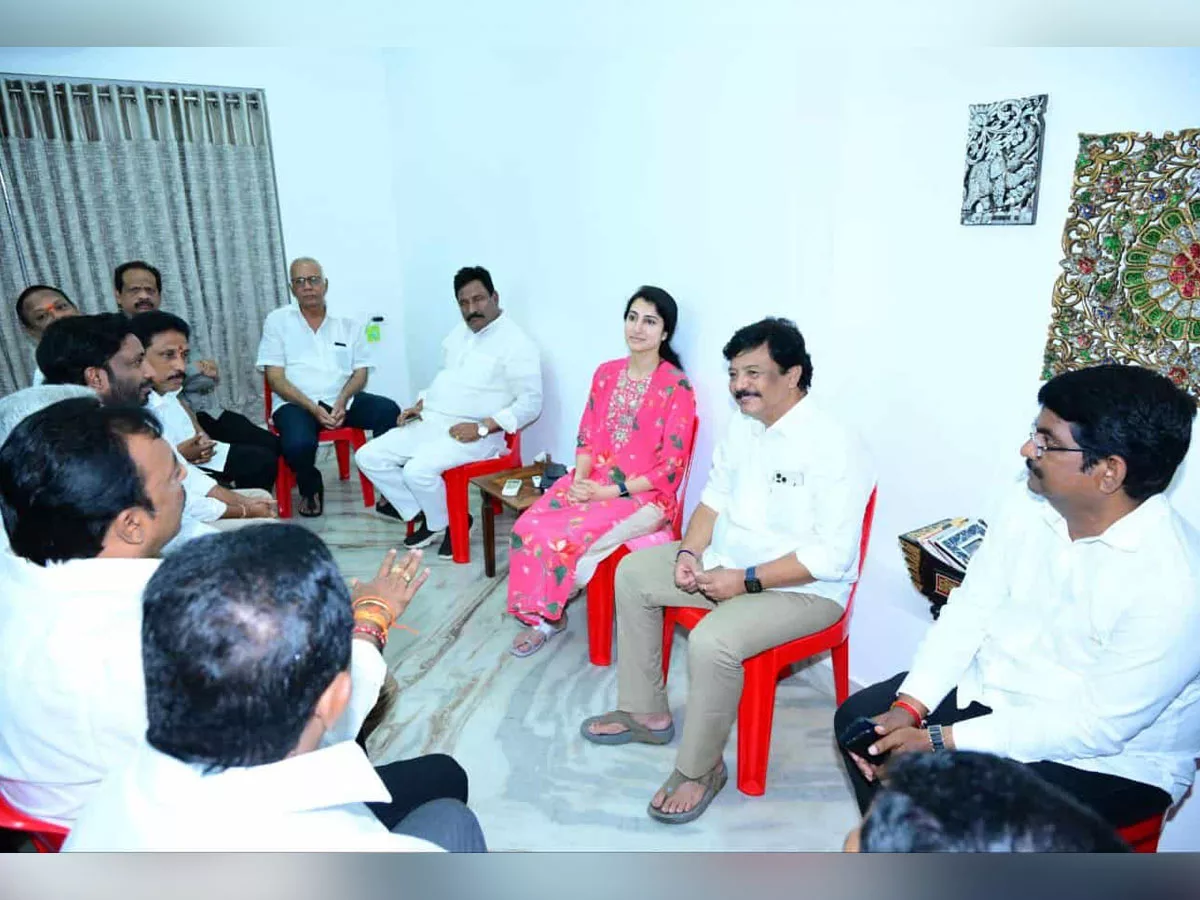 Jana Sena leaders meet with Nara Brahmani and discuss joint protest activities