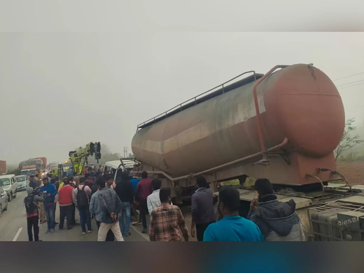 12 from Andhra die as car rams parked truck on Bangalore-Hyderabad highway