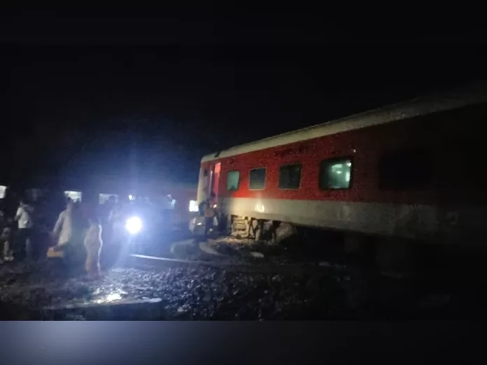 4 dead, 70 injured after North East Express derails in Bihar