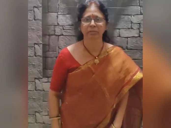 Amardeep mother fires on Pallavi Prashanth fans on vulgar comments