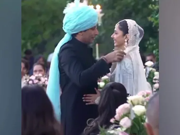 Mahira Khan weds Salim Karim