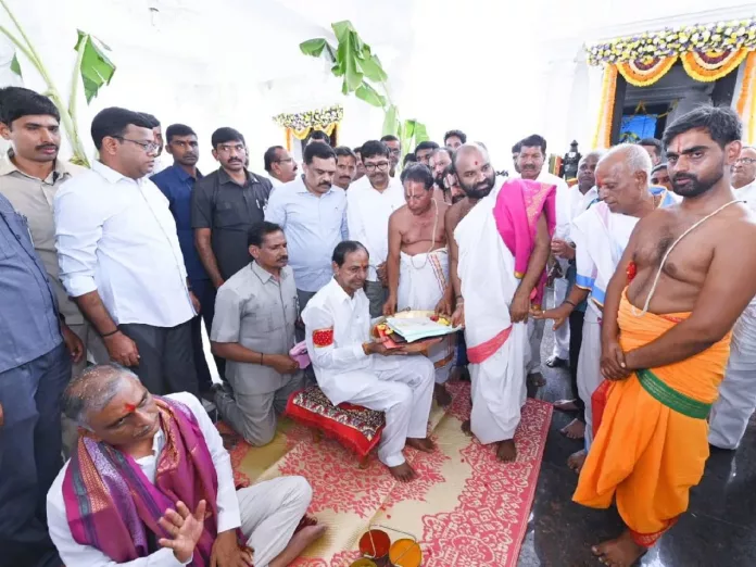 CM KCR performs special puja at Konaipally temple with nomination papers