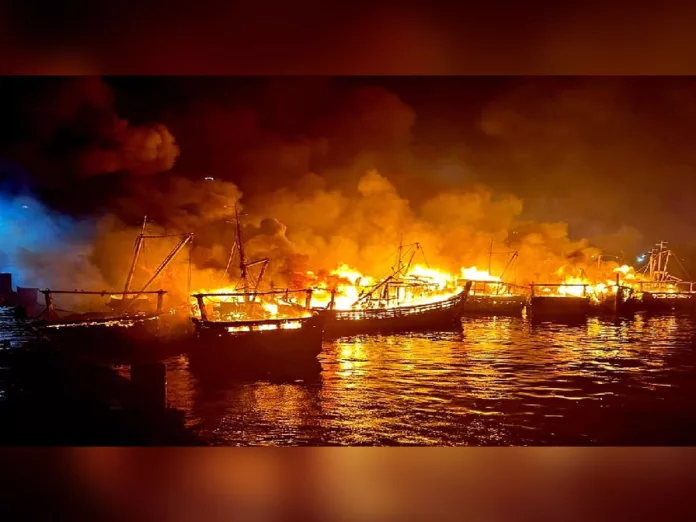 Fishing Harbor Fire: Major accident in Visakhapatnam, many boats burnt to ashes