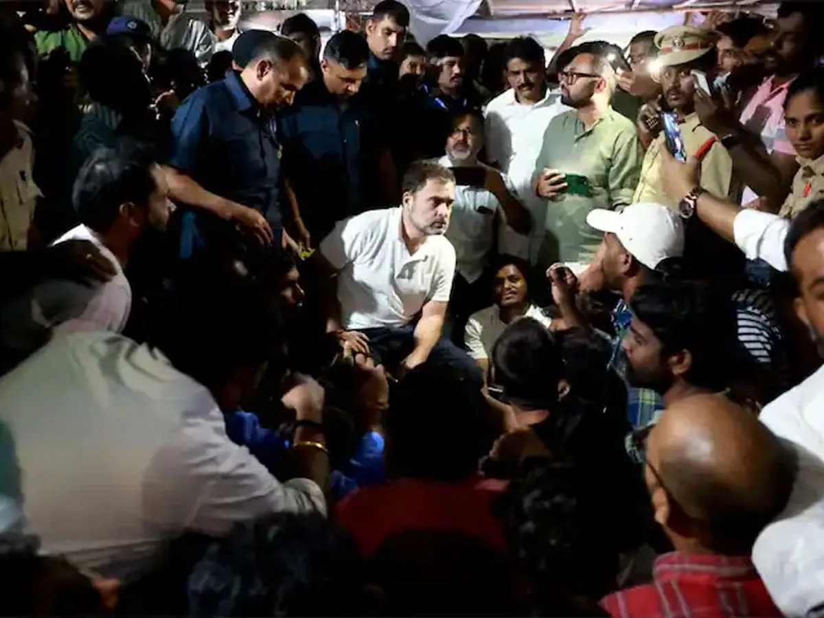 Rahul Gandhi interacts with unemployed Youth at Ashok Nagar