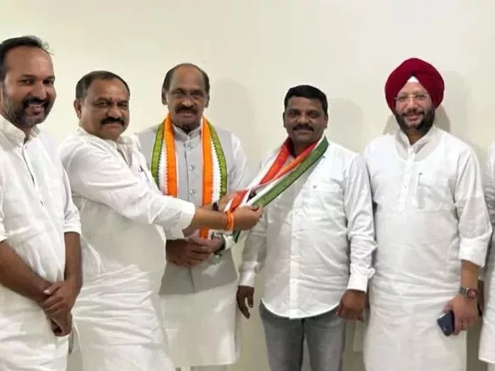 Teenmar Mallanna joins Congress party