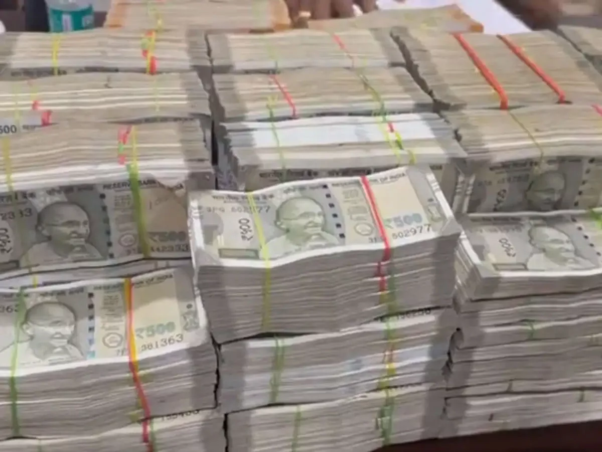 Telangana: Rs 2 Cr cash seized in Ranga Reddy, five held