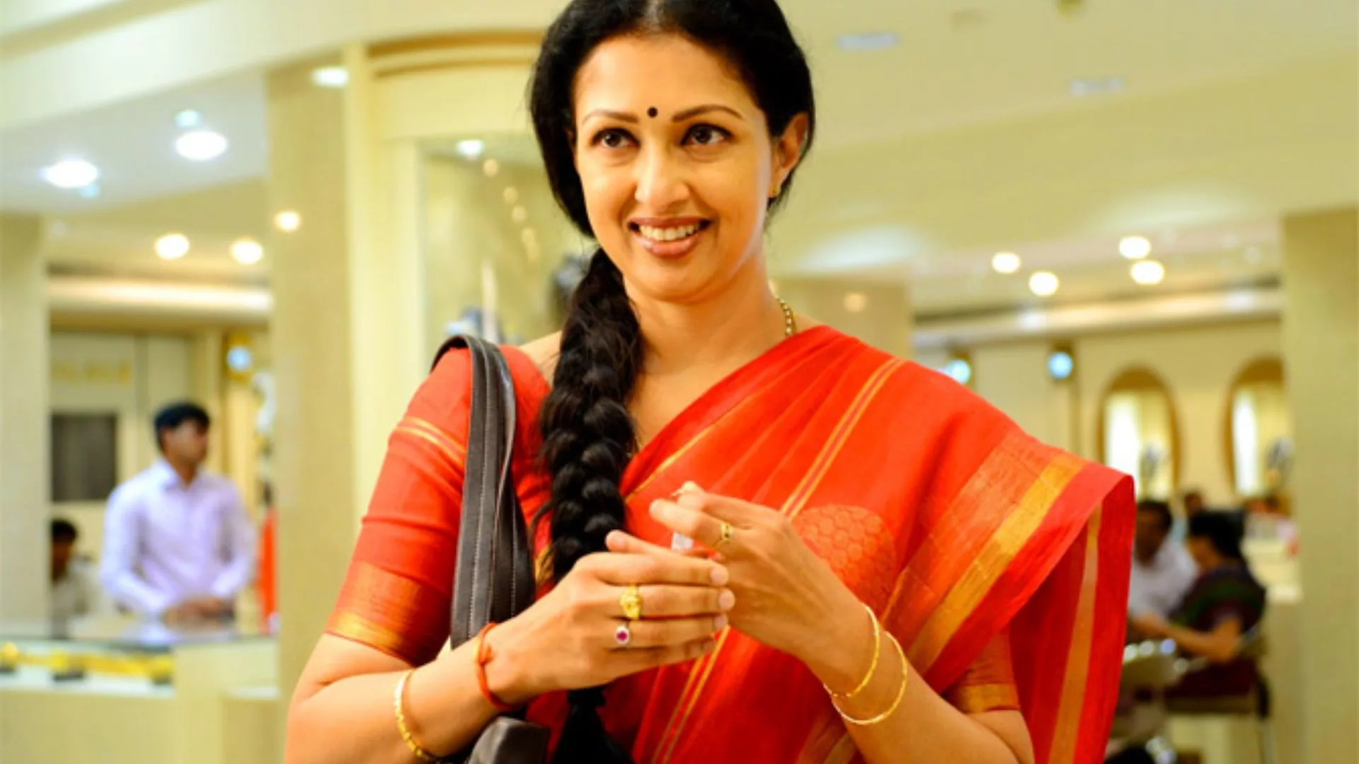 Actress Gautami joins AIADMK after BJP exit